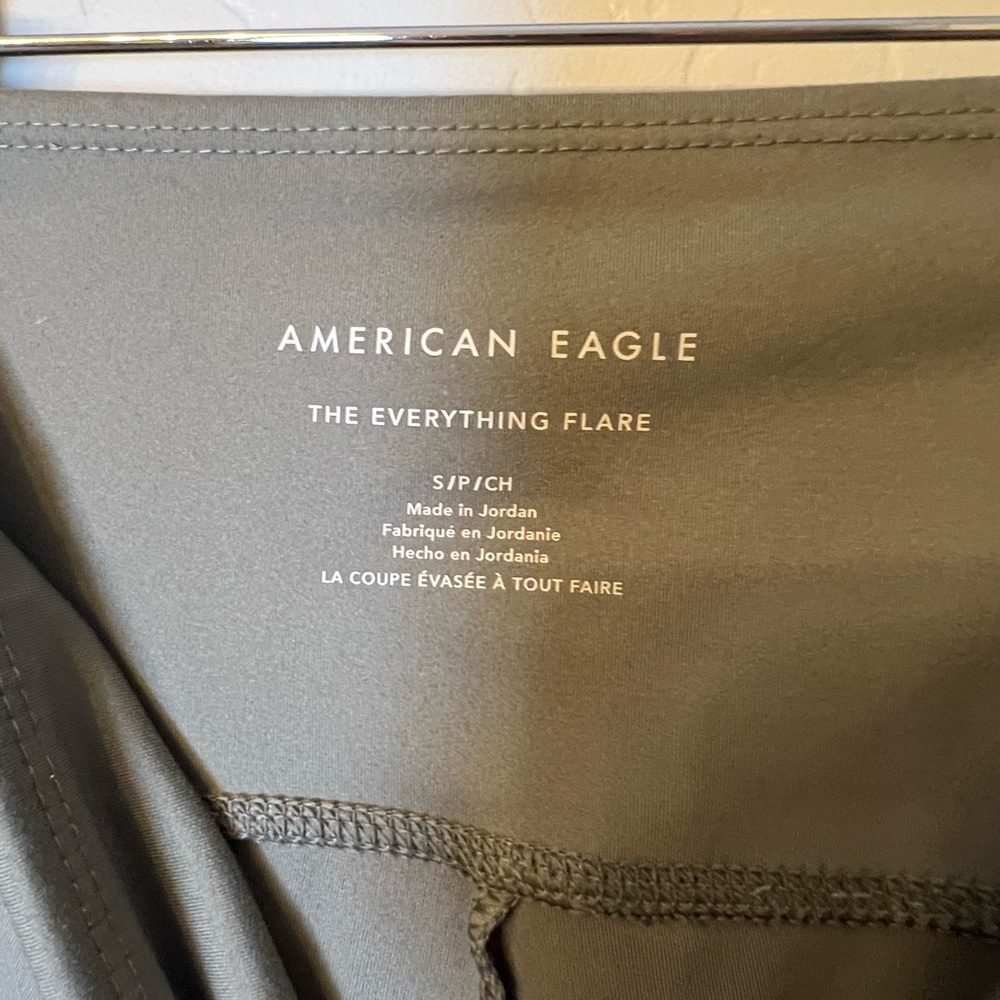 American Eagle The Everything High-Waisted Flare Leggings in Olive Small - Picture 6 of 8